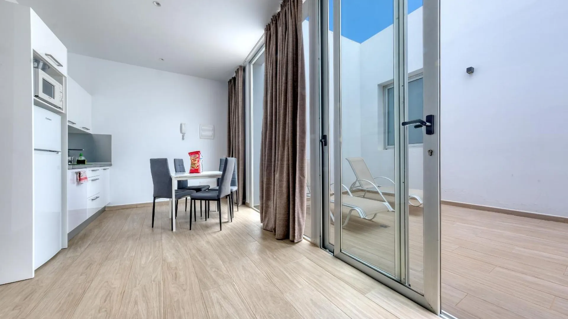 Casa de Férias Pure Relax Vacation Home - Large Terrace And Solarium By Lanzarote Vacation Homes Costa Teguise